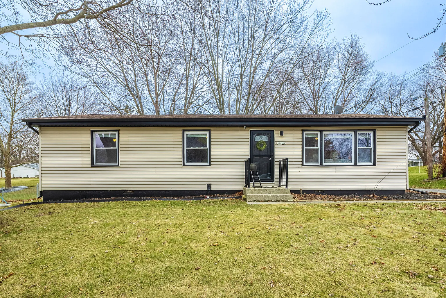 455 Marian Dr photo 1