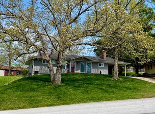 2 Forest Hills Rd, Hannibal, MO 63401