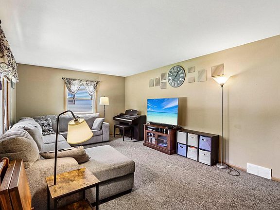 2nd image of 708 Riverview DRIVE