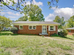 3857 Whitehall Dr, Charlotte, NC 28208