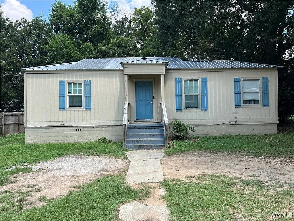 405 26th St E photo 1