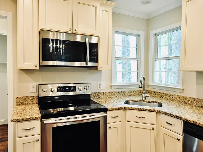 962 Saint Catherines Dr — Photo 14