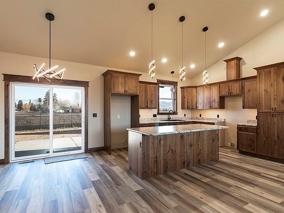 5th image of 206 Palomino Dr
