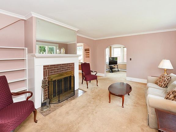 4th image of 76 Poplar St