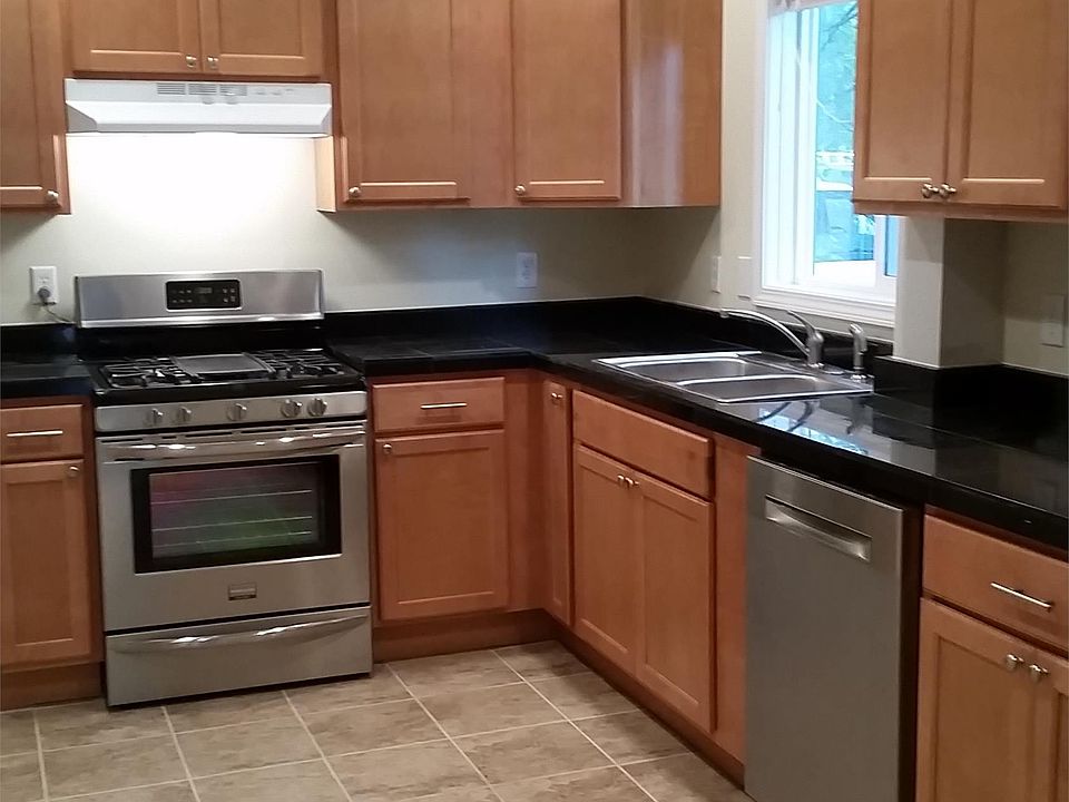 1st image of 113 Dell St #1