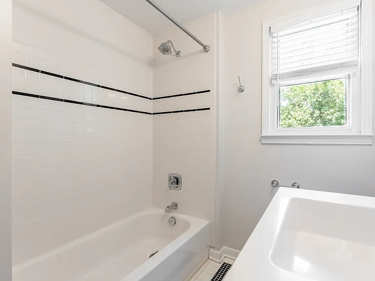 2526 Blair Blvd #B — Photo 17