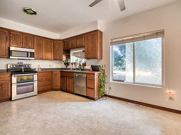 4th image of 267 Grundy Ln