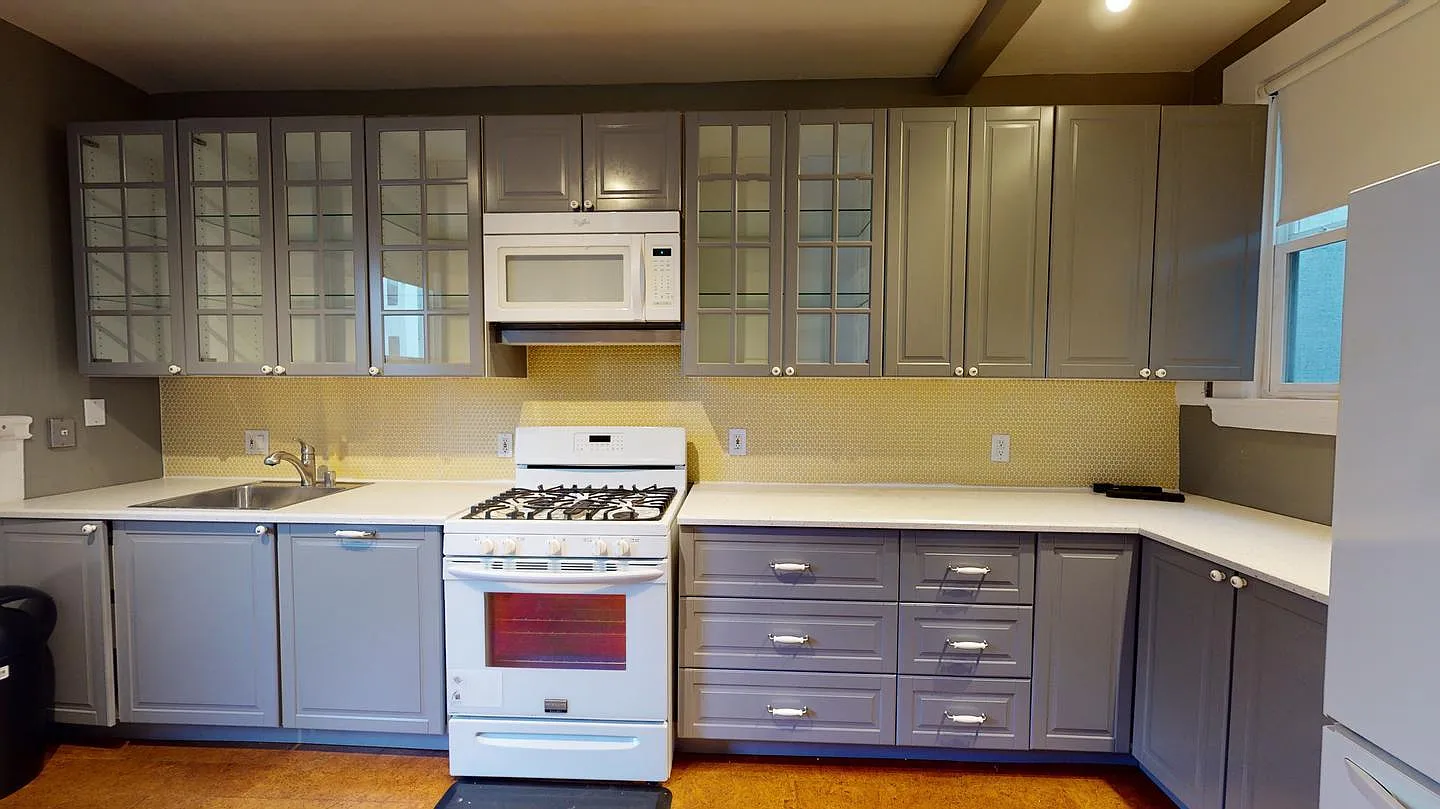 1 bed, 1.5 bath, 1300 sqft, $1,300 — Photo 4