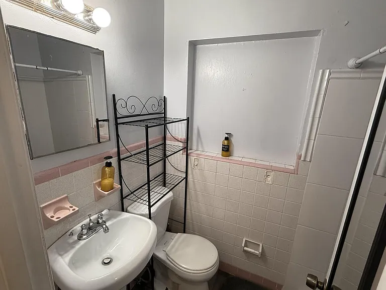 131 E 27th St #5 — Photo 7