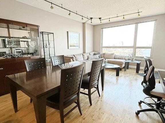 2nd image of 717 S Columbus Blvd Unit 1505