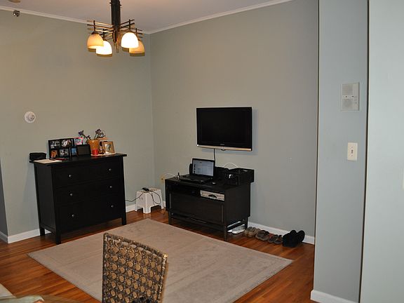 3rd image of 711 Willow Ave #3B