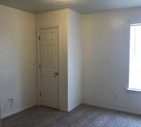 4th image of 3900 Hitchrock Dr #A