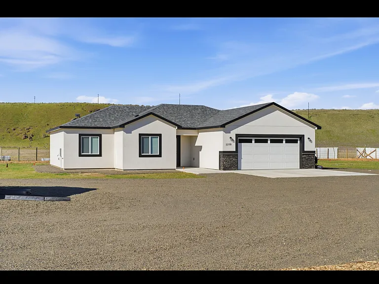 1050 Airport Ln — Photo 1