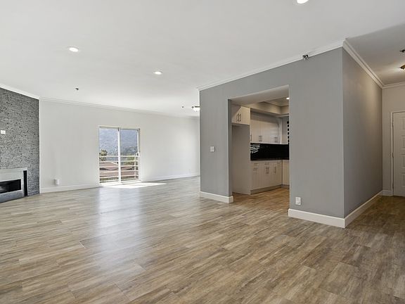 4th image of 2905 Montrose Ave APT 414
