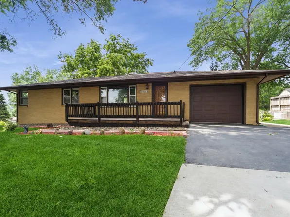 8062 Pilmer Dr, Des Moines, IA 50320