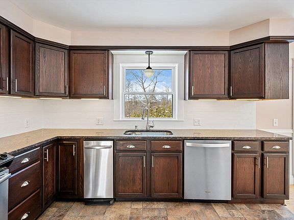 5th image of 231 Parkway S