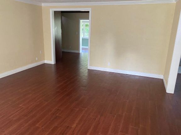 5th image of 904 NE 26th Avenue