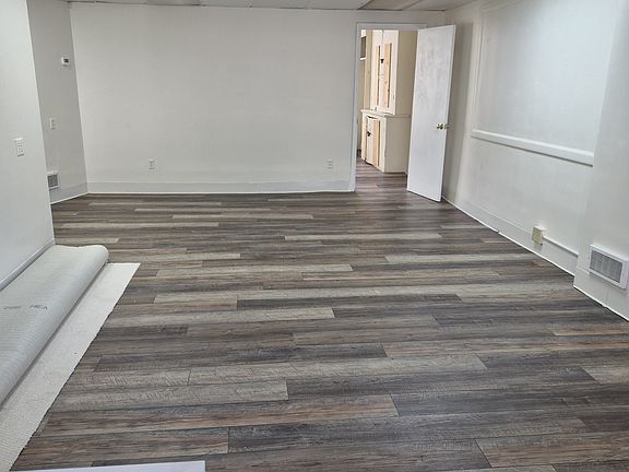 2nd image of 202 4th St #11