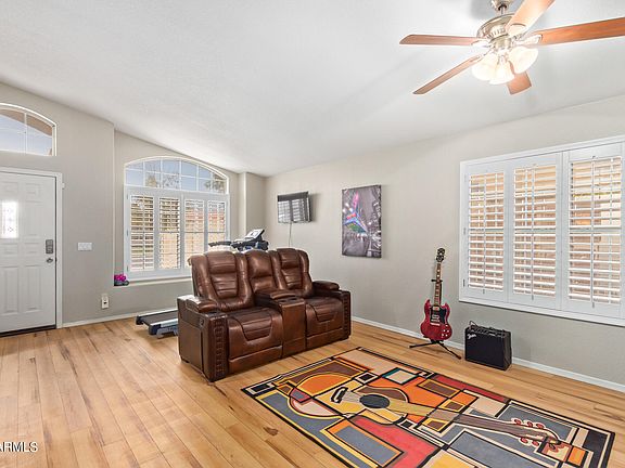 3rd image of 2227 S Longwood --
