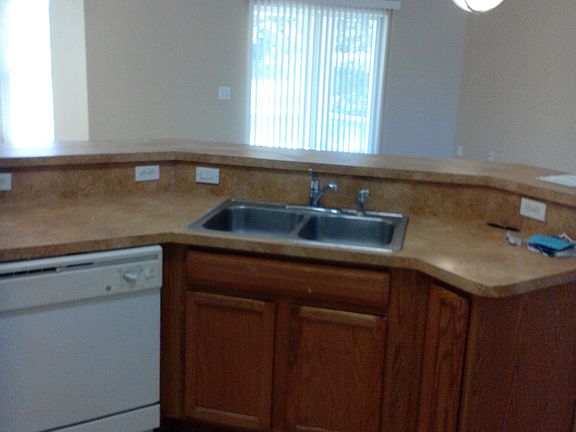 4th image of 560 SW Dagget Ave