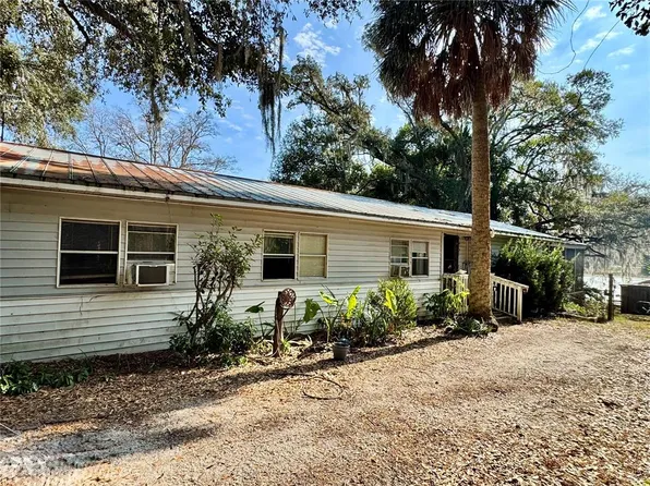 313 White Sands Beaches Dr, Hawthorne, FL 32640