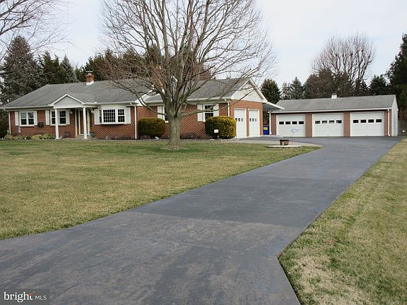 5th image of 144 Pine Valley Dr