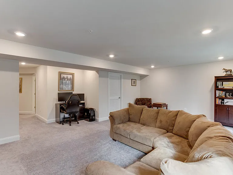 1295 Orchid Rd — Photo 37