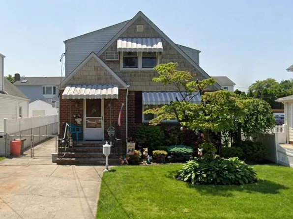 351 Pennsylvania Ave, Mineola, NY 11501