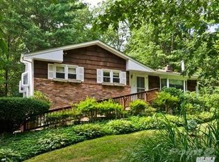 34 Chateau Dr, Melville, NY 11747
