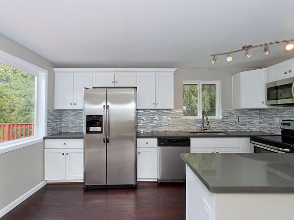 3rd image of 20622 6th Ave S