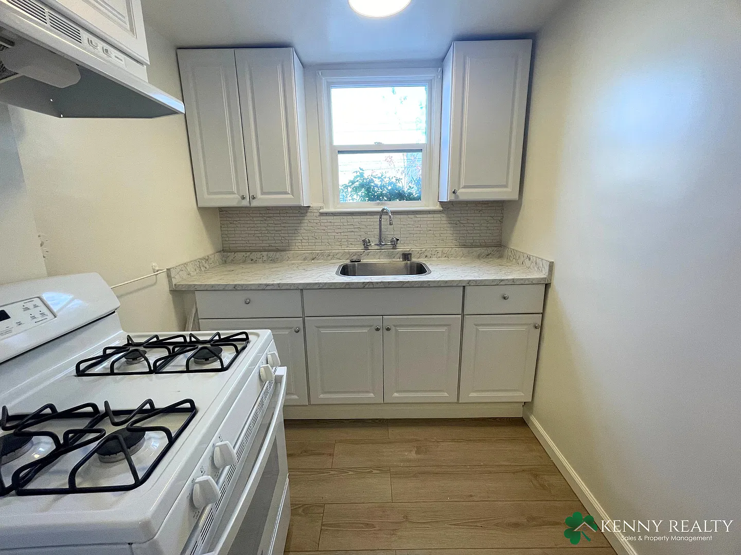 4 Howard Avenue CHI02 - 106MM — Photo 4