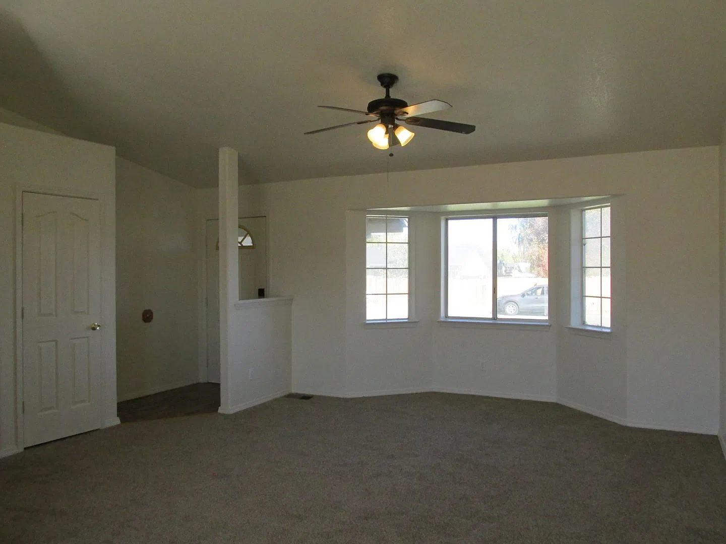 Three Bedroom Home In Leavitt Lake For Rent — Photo 3