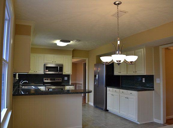 4th image of 142 Major Ave