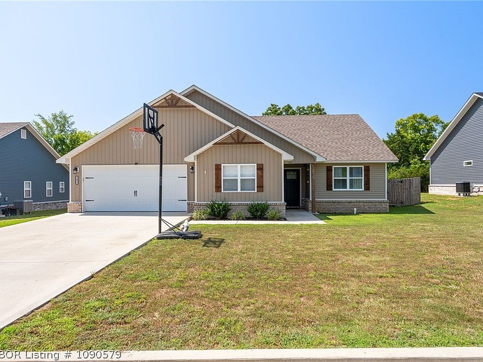1st image of 102 Willowbrook Way