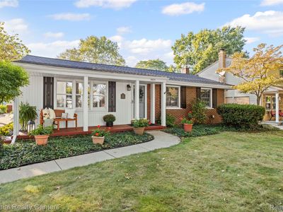 14827 Country Club Dr, Livonia, MI, 48154