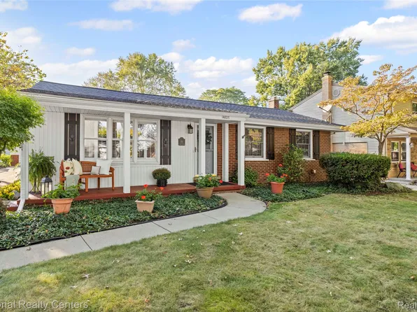 14827 Country Club Dr, Livonia, MI 48154