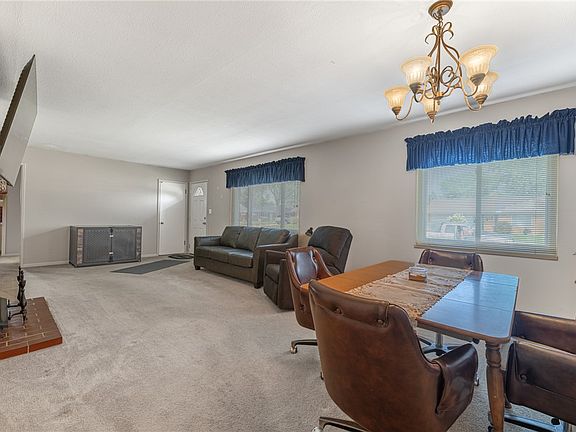 3rd image of 4067 Vinita Dr