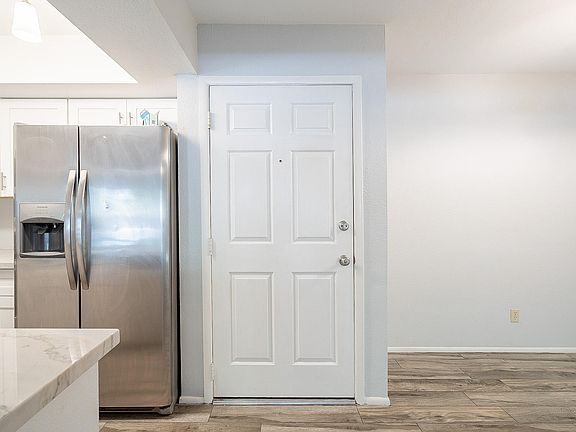 3rd image of 540 N May St #1138