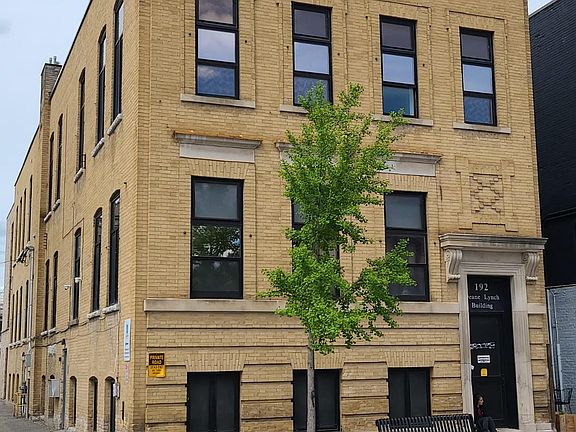 2nd image of 192 Hunter St W