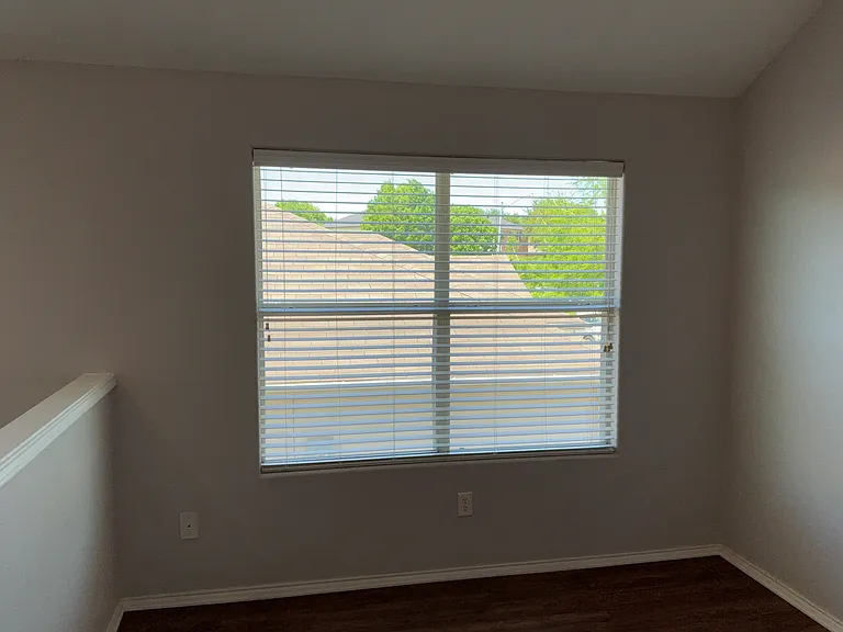 1916 Sampsell Dr — Photo 10
