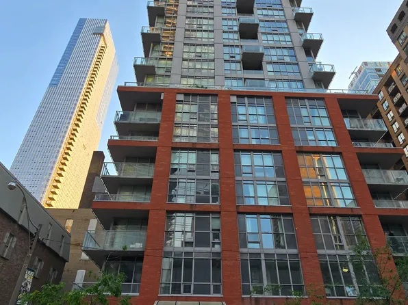 126 Simcoe St #1506, Toronto, ON M5H 4E6
