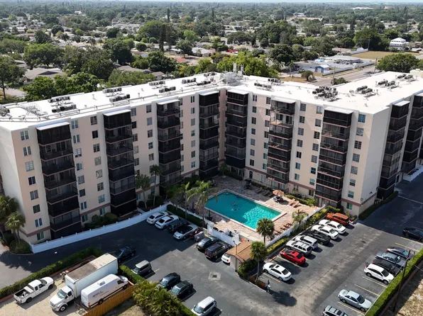 2901 26th St W APT 807, Bradenton, FL 34205