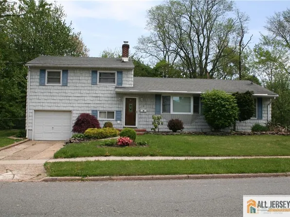 39 Stony Rd, Edison, NJ 08817