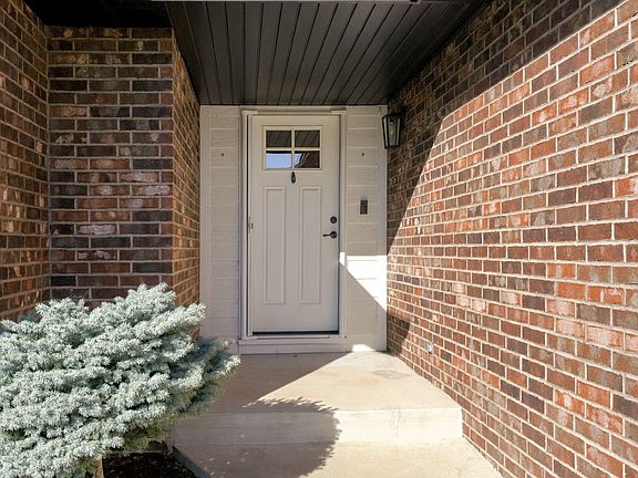 5th image of 413 N Maplecrest Drive