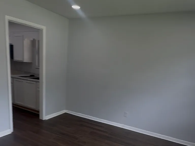 5737 King Dr — Photo 2