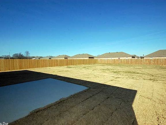 4th image of 20 Mill Creek Dr