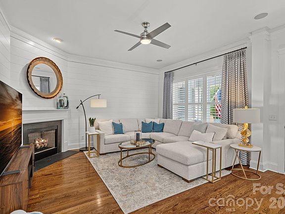 5th image of 17434 Invermere Ave