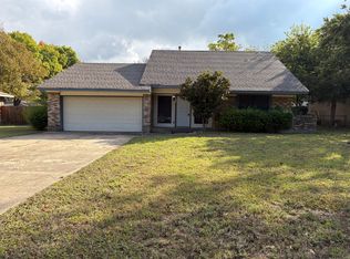 828 Misty Glen Dr, Desoto, TX 75115