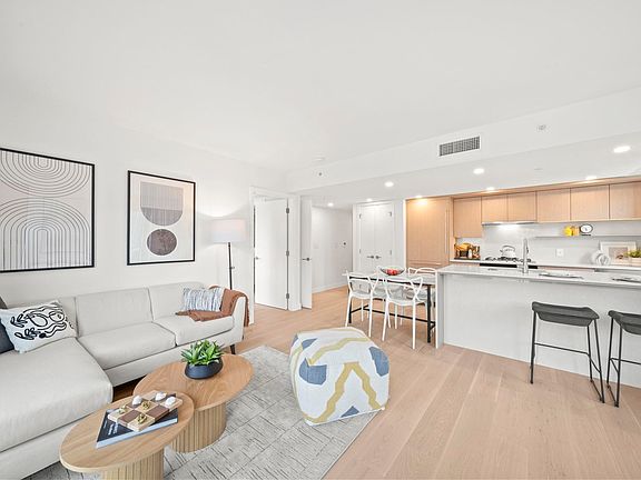 5th image of 5212 Cambie St #106