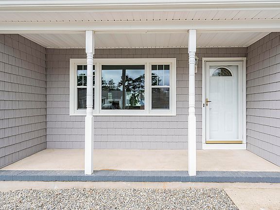 4th image of 9 Edgewater Dr